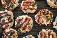 Juicy Lean Turkey Burger Recipe with Garlic and Herbs