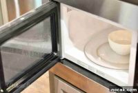 Clean Your Microwave Quickly Using Vinegar and Water