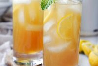 Refreshing Green Tea Lemonade with Fresh Lemon and Mint