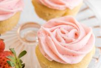 Strawberry Buttercream Frosting Recipe — Smooth, Fresh Flavor