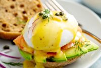 Smoked Salmon Eggs Benedict Recipe: Creamy Hollandaise & Tips