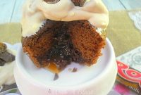 Decadent Rolo Cupcakes Recipe with Caramel Chocolate Topping
