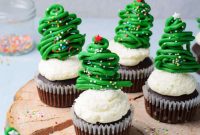 Chocolate Christmas Tree Cupcakes with Vanilla Buttercream Frosting