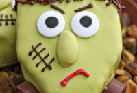 Halloween Frankenstein Pistachio Blondies Recipe