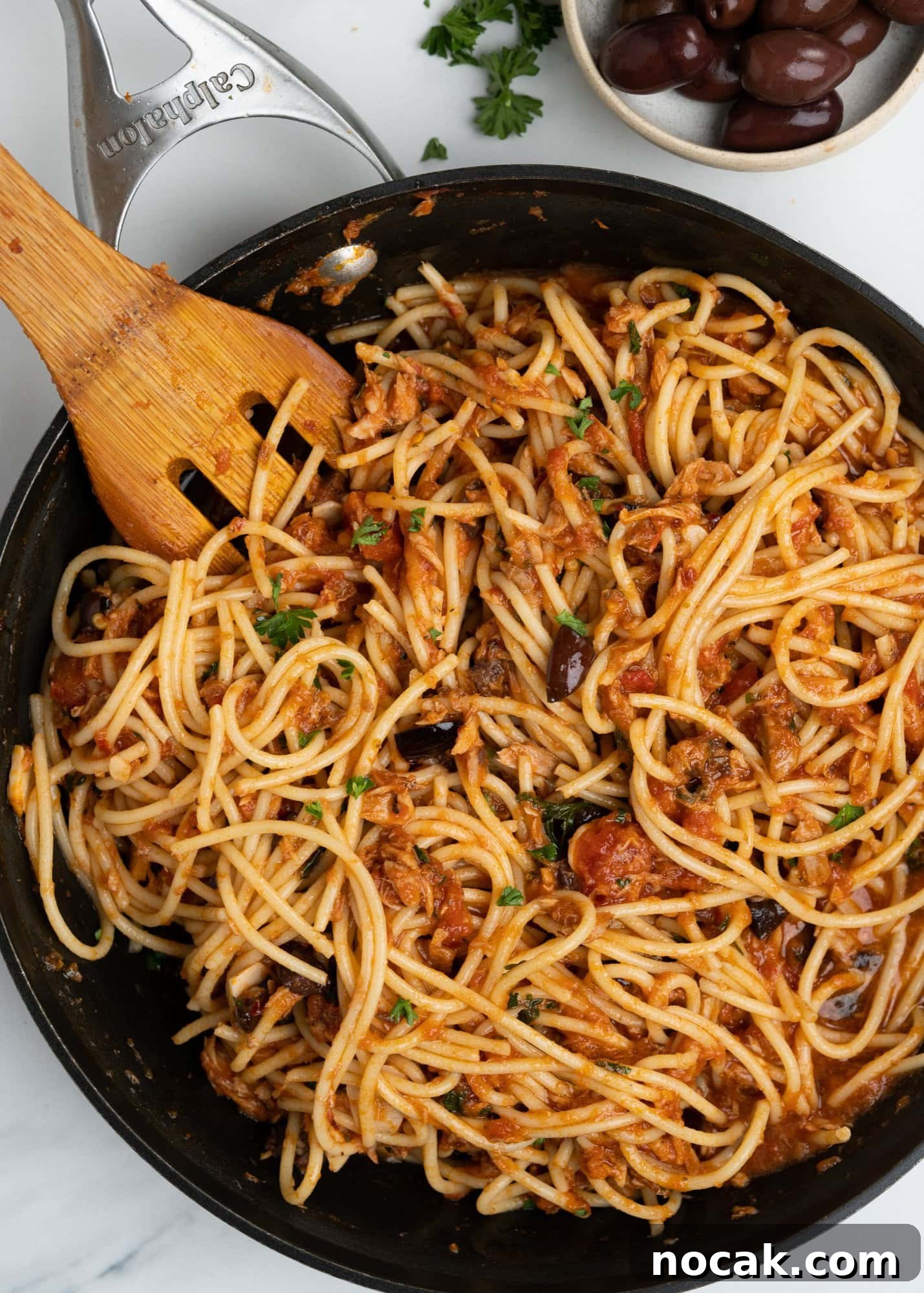 Spaghetti mixed with tomato tuna sauce and seasoned to perfection.