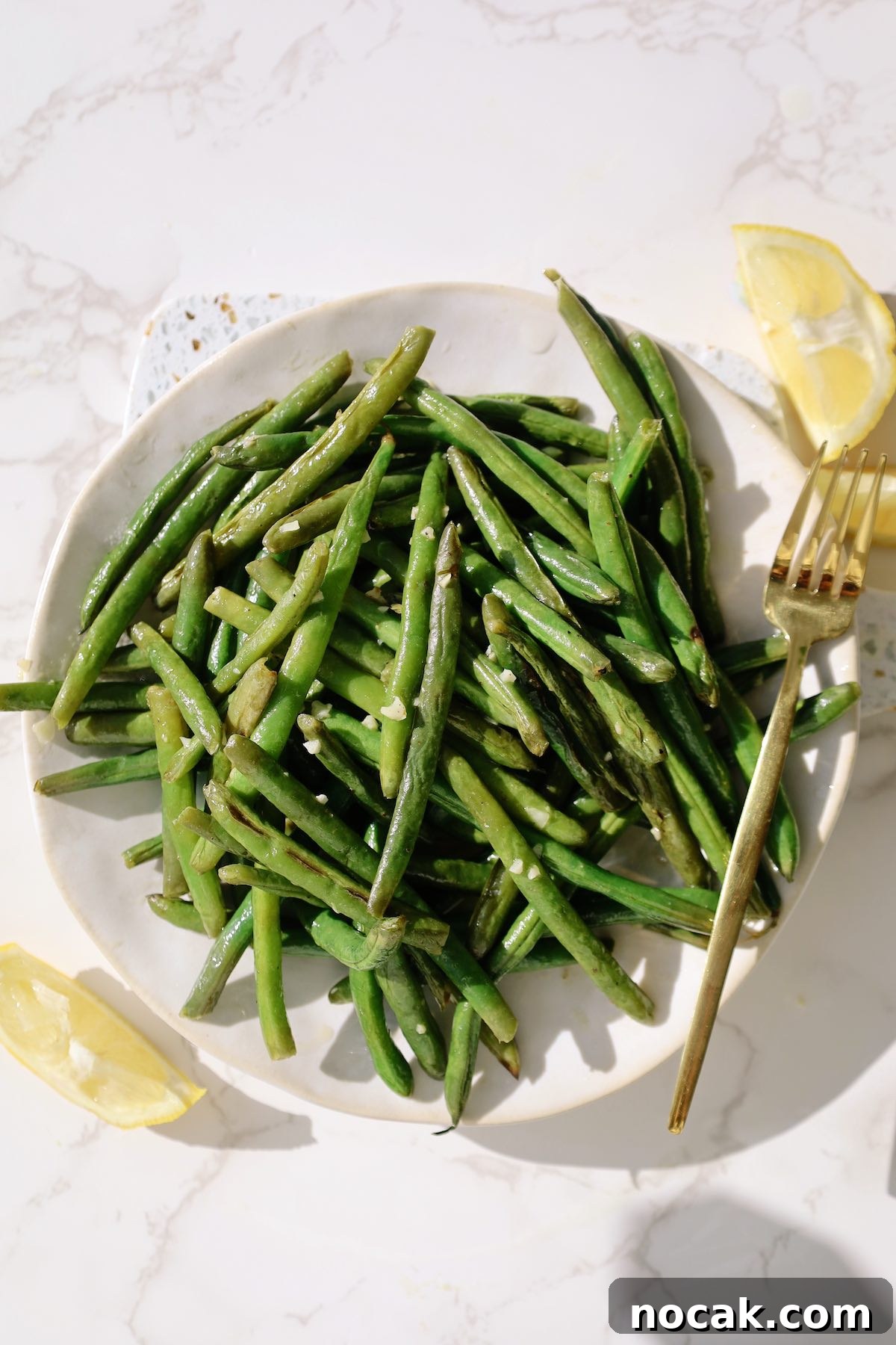 Garlic Butter Green Beans in the Air Fryer: Crispy & Sautéed 2 air fryer green beans 1