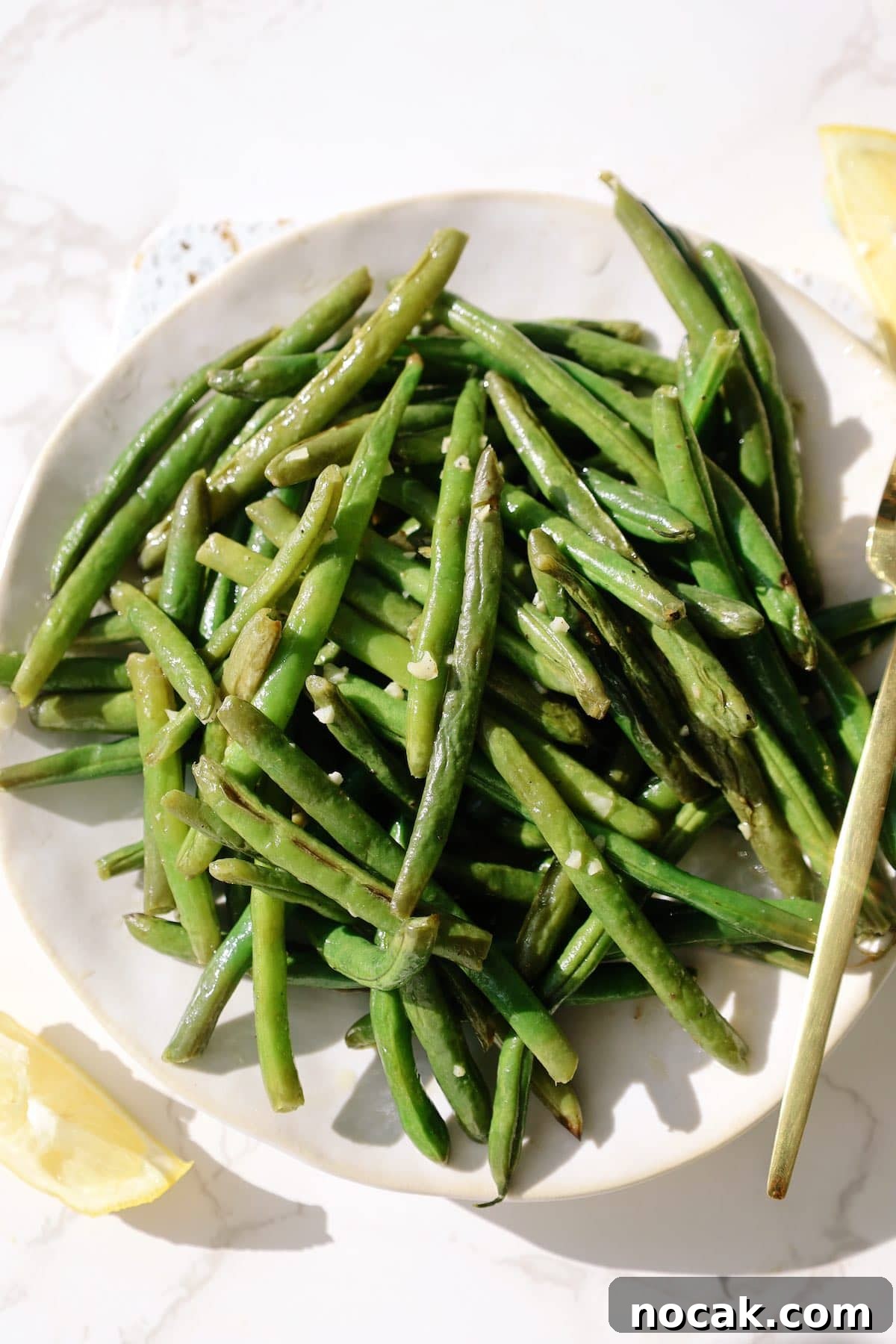 Garlic Butter Green Beans in the Air Fryer: Crispy & Sautéed 6 air fryer green beans close up
