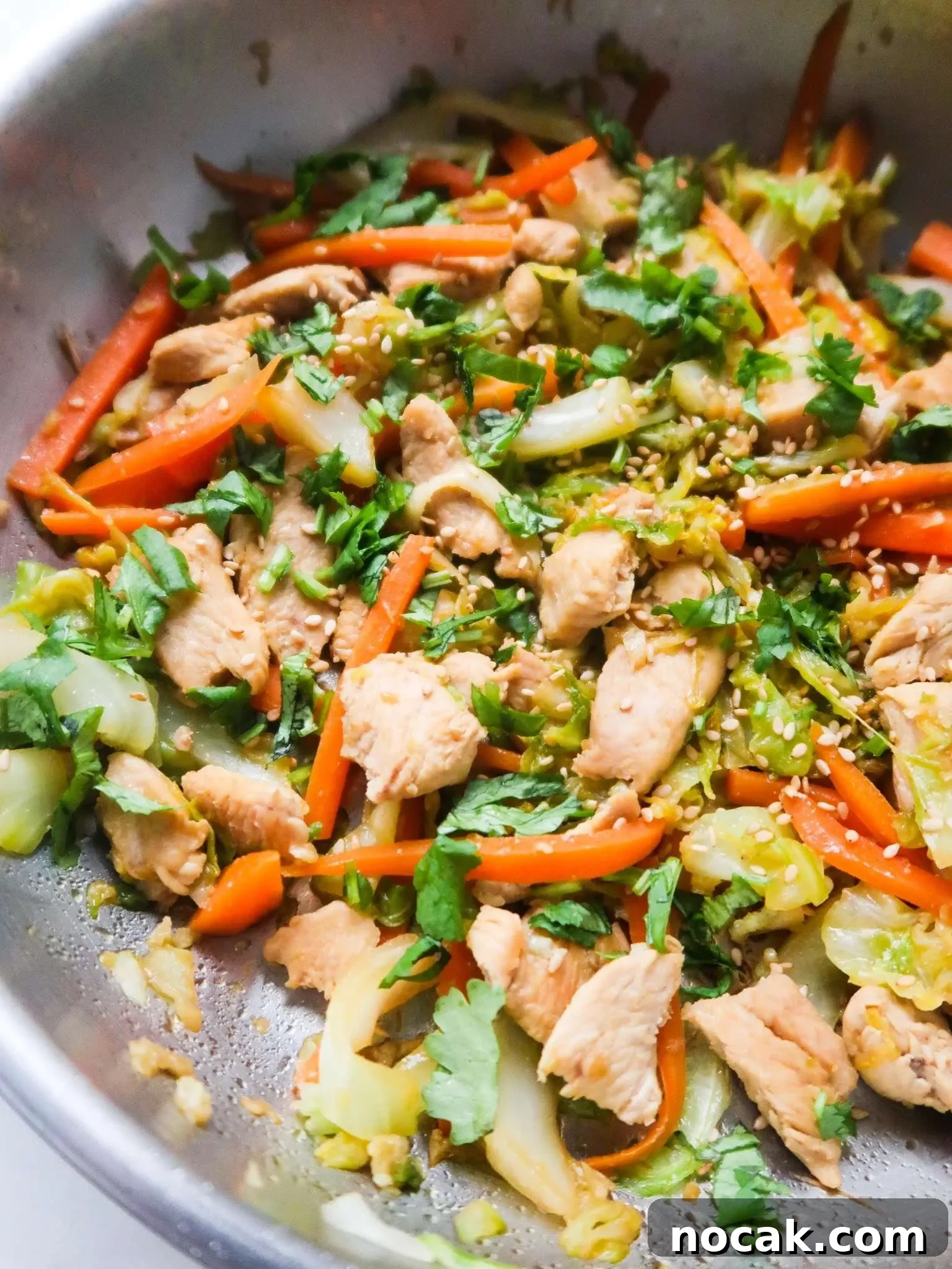 Chicken Egg Roll Bowl: Flavorful Low-Carb Stir-Fry Bowl 6 You are going to want to eat this healthy egg roll in a bowl every single day! This deconstructed version of an egg roll is made with chicken and is the perfect low-carb high-protein one-pan dinner recipe. Ready in about 20 minutes, this chicken egg roll in a bowl recipe is easy to make, pretty cheap, dairy- and gluten-free.