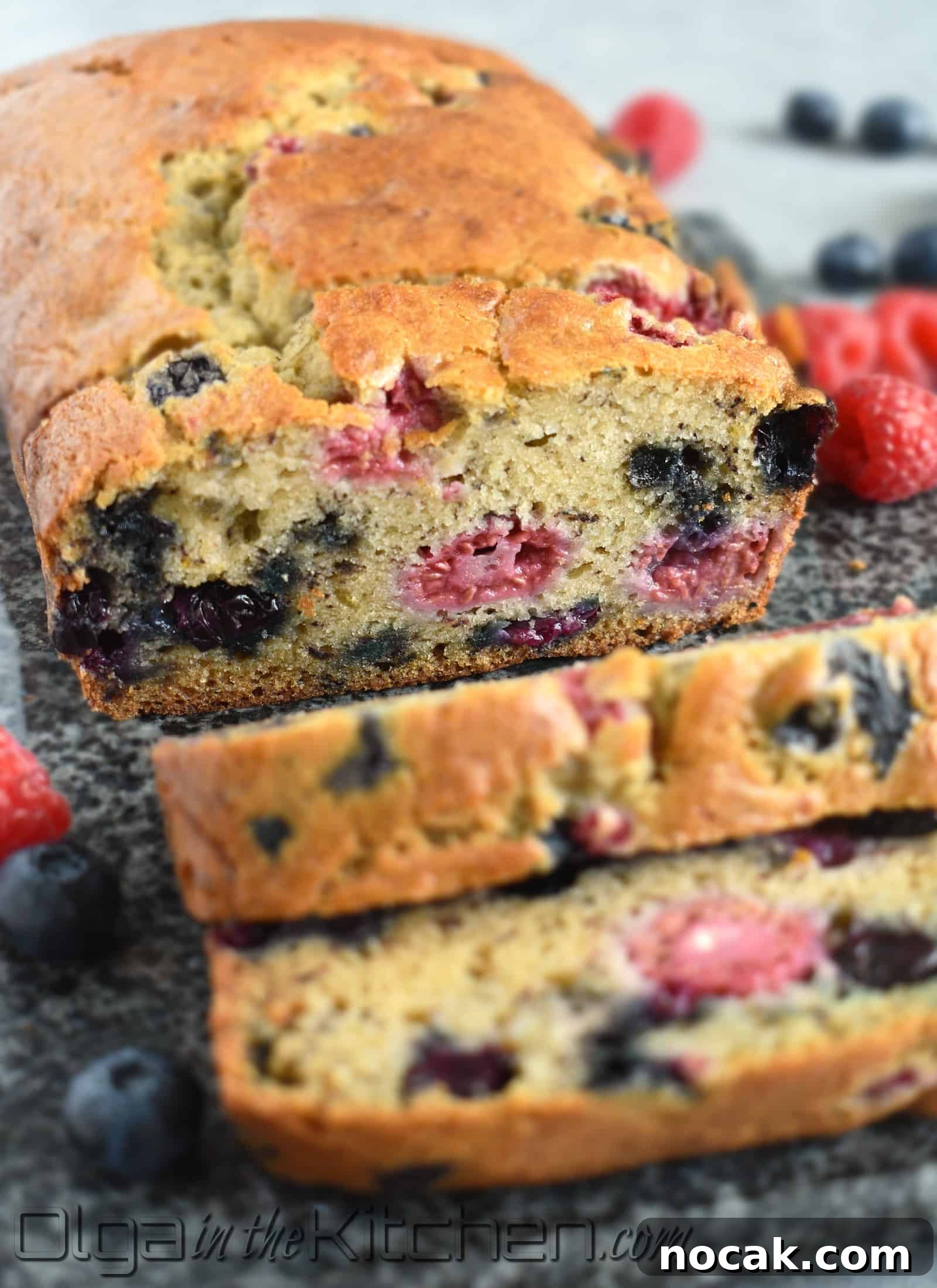 Banana and Berry Quick Bread Recipe for Moist, Flavorful Loaves 3 img 2203 2