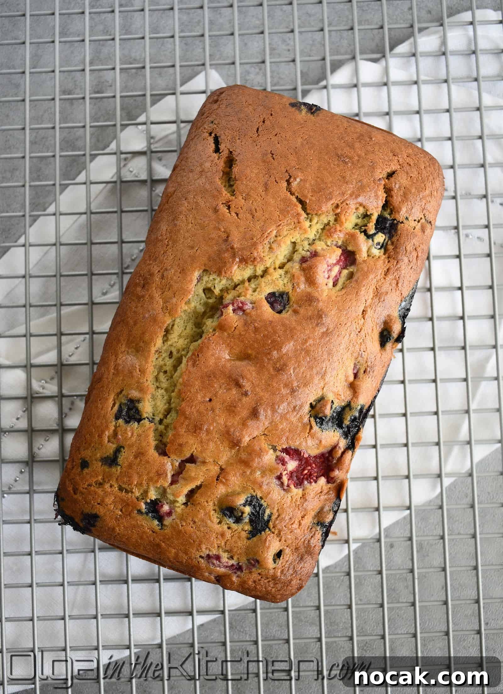 Banana and Berry Quick Bread Recipe for Moist, Flavorful Loaves 9 img 2203 8