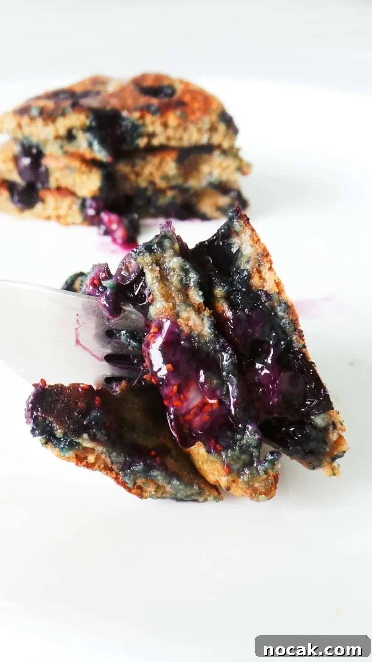 Blueberry Banana Oatmeal Pancakes Recipe for Fluffy Breakfast 3 Blueberry Banana Oatmeal Pancakes - healthy and easy pancake recipe that you can make with oats and without flour! High-fiber, nourishing and really yummy! | Clean eating breakfast recipe