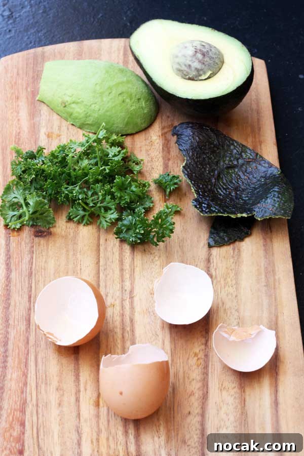 Poached Eggs with Avocado, Spinach and Crispy Quinoa 4 Ingredients for a breakfast of poached eggs with avocado, spinach & crispy quinoa