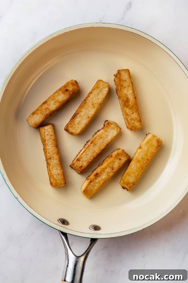 Cooking crispy tofu in skillet