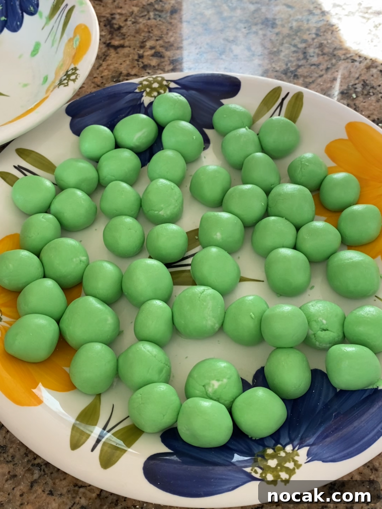 Pandan Glutinous Rice Balls (Bilo-Bilo): Authentic Filipino Recipe 2 Pandan flavored glutinous rice balls