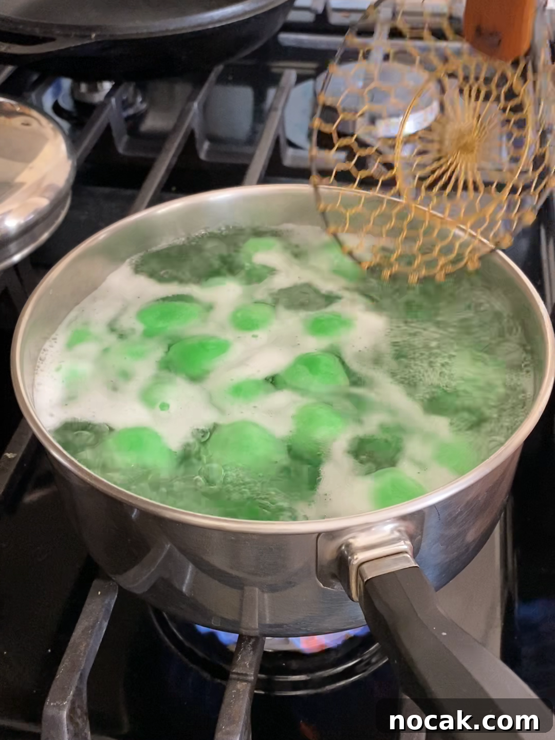 Pandan Glutinous Rice Balls (Bilo-Bilo): Authentic Filipino Recipe 10 Boiled pandan bilo bilo