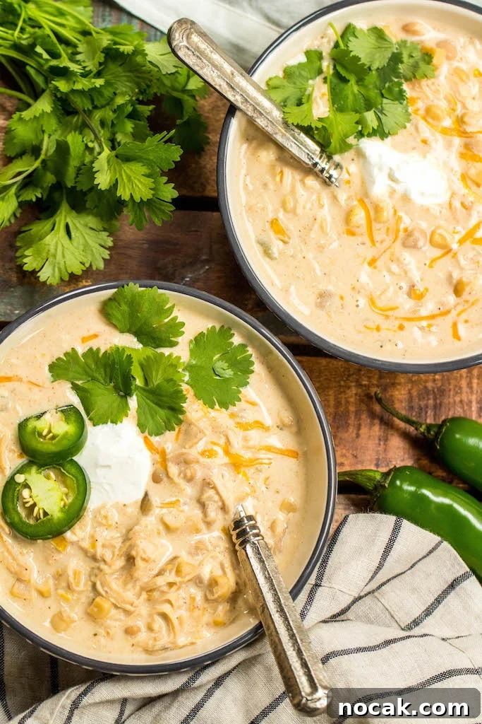 Slow cooker white chicken chili Slow cooker with white chicken chili cooking